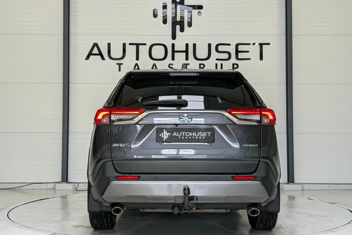 Grå Toyota RAV4 fra 2019