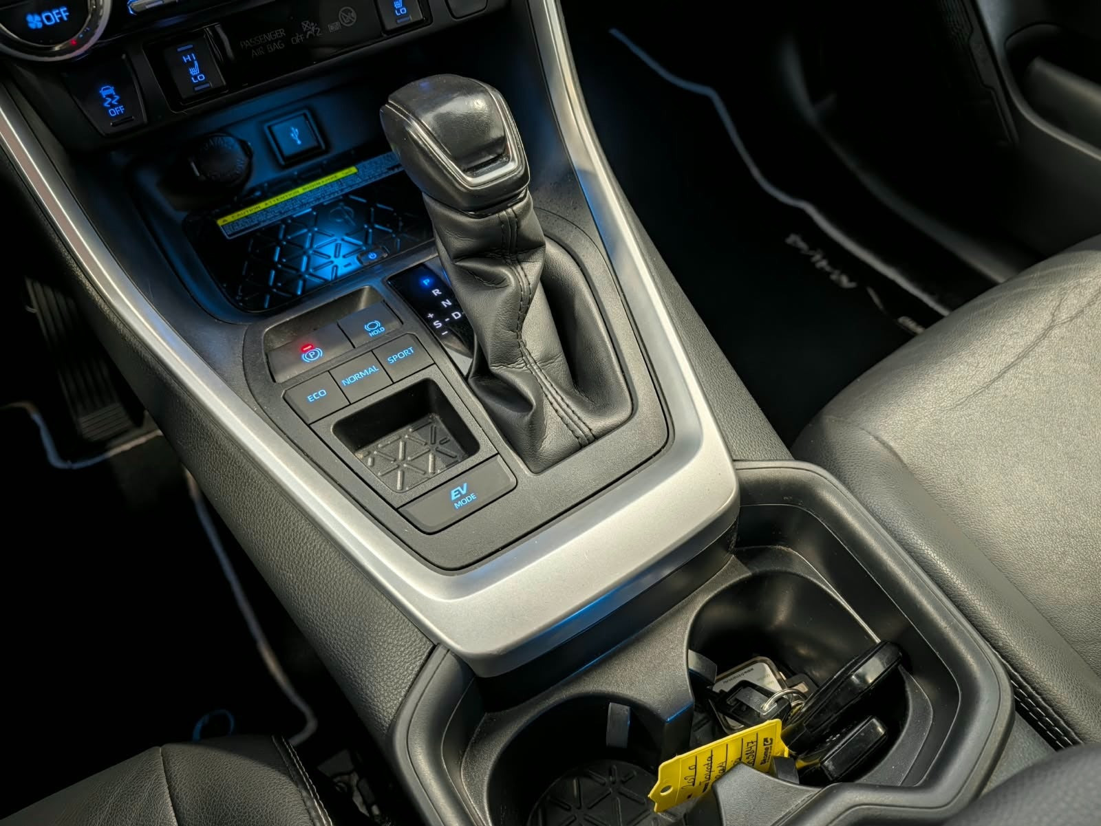 Grå Toyota RAV4 fra 2019