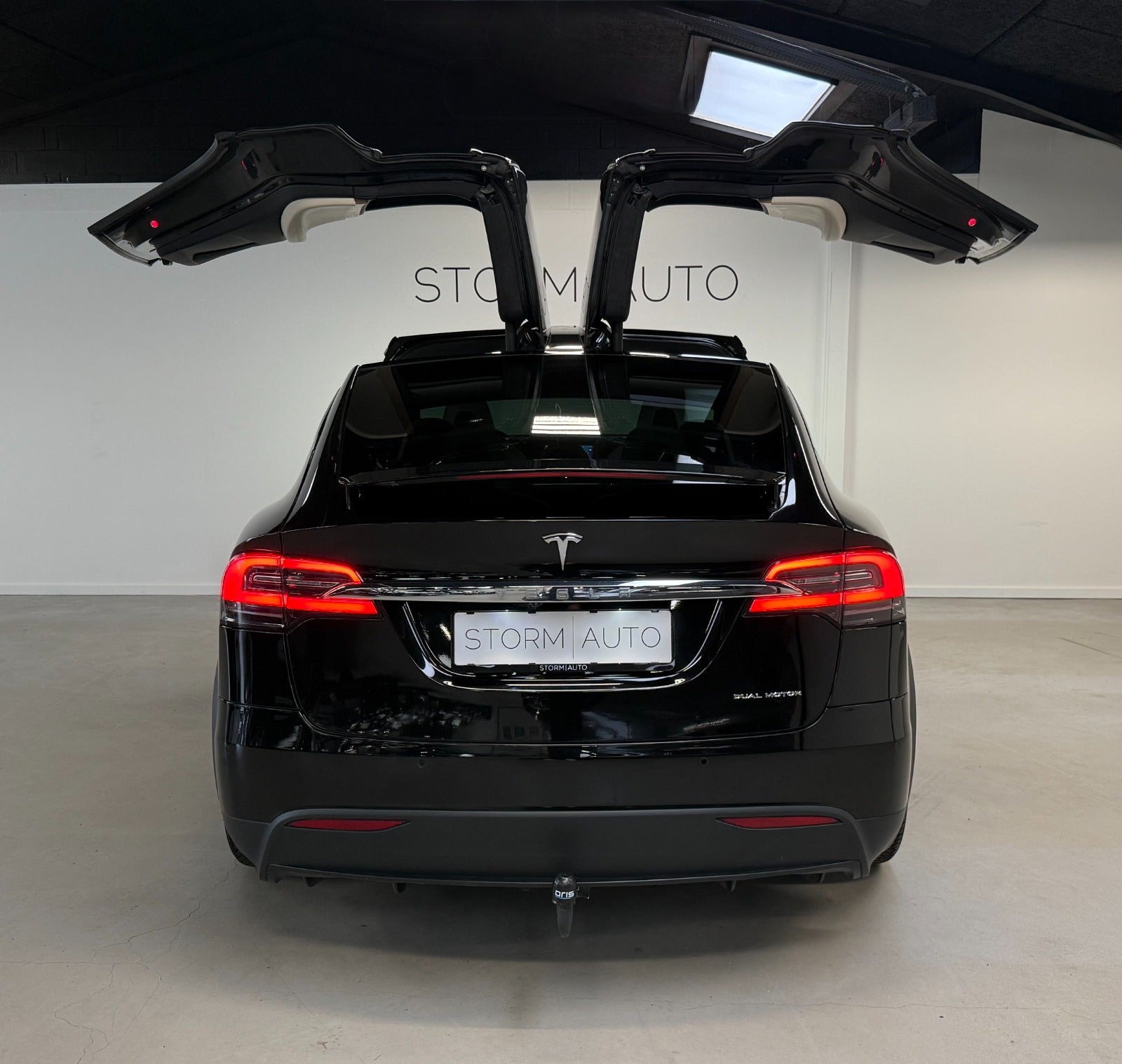 Sort Tesla Model X fra 2020