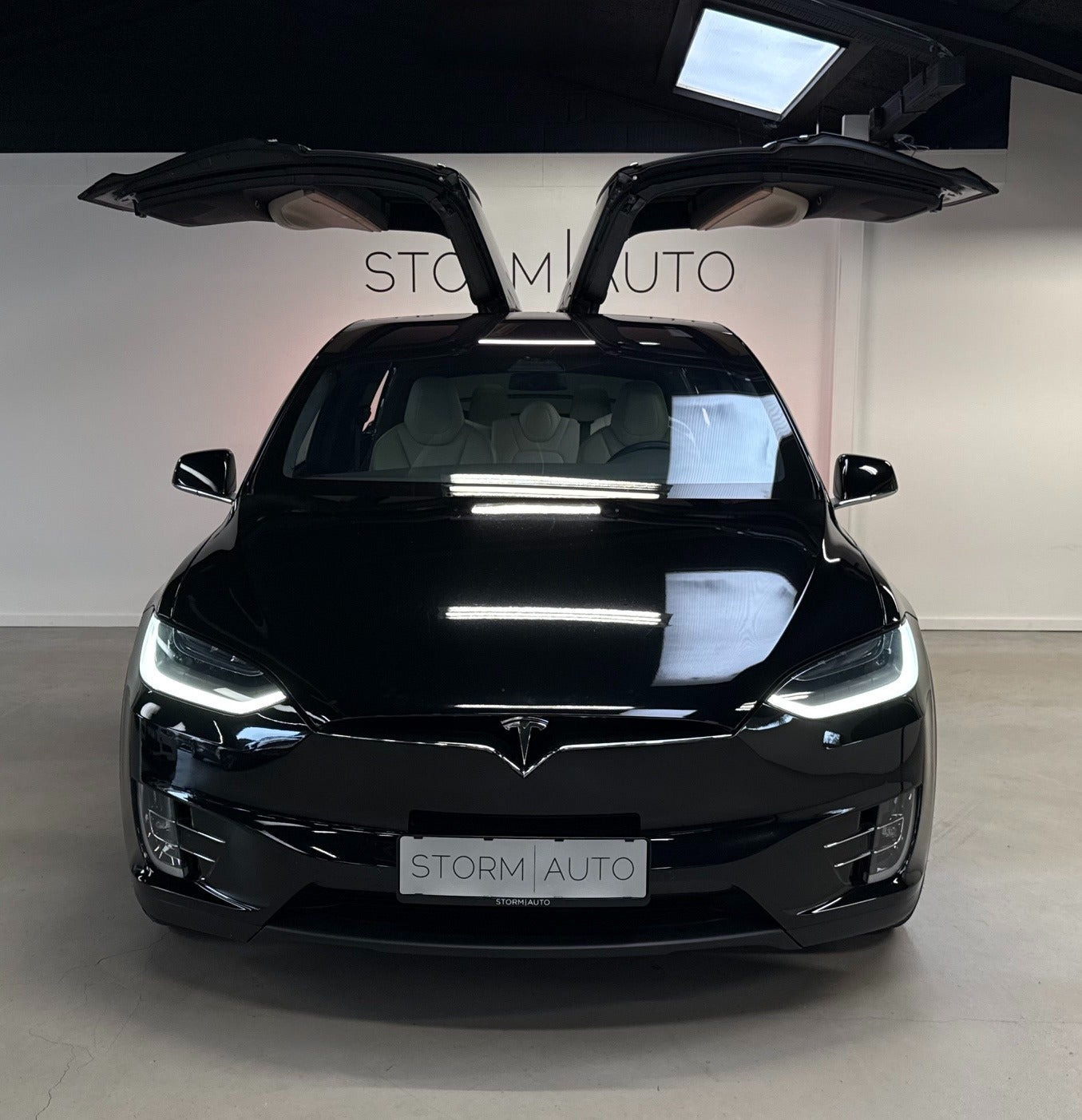 Sort Tesla Model X fra 2020