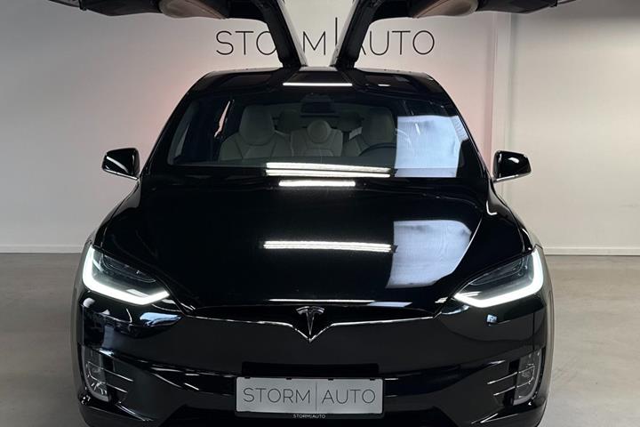 Sort Tesla Model X fra 2020