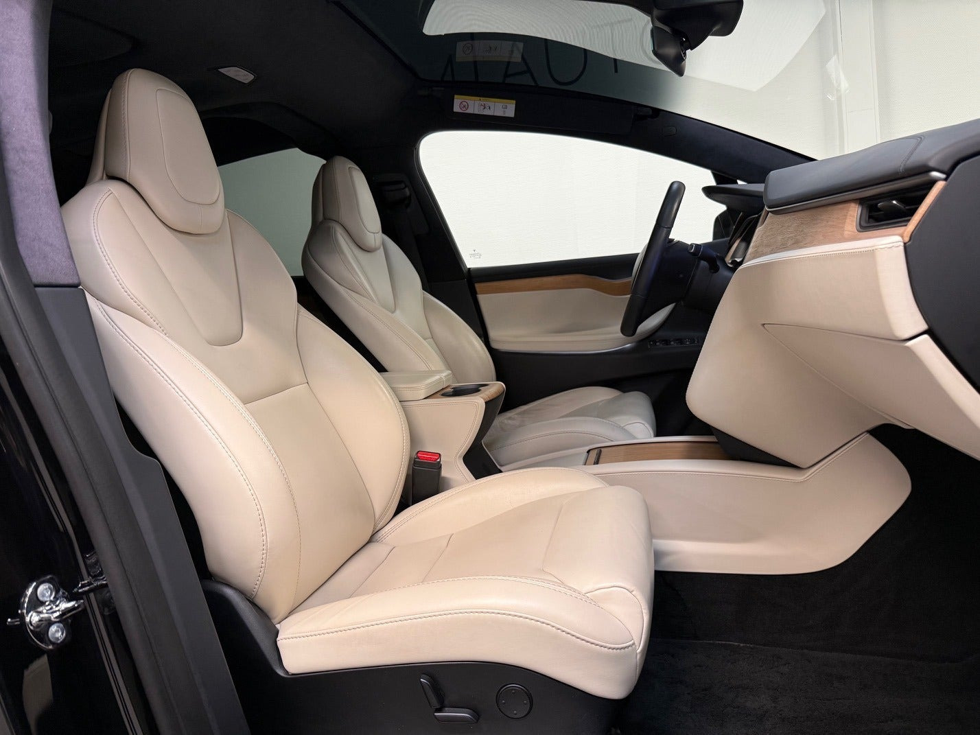 Sort Tesla Model X fra 2020
