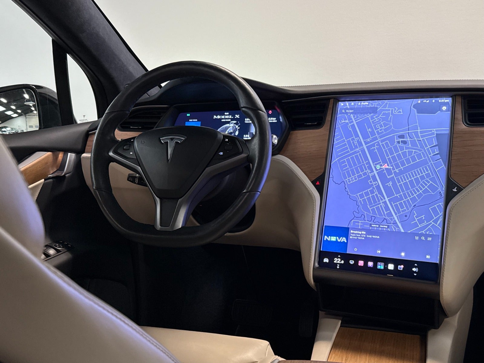 Sort Tesla Model X fra 2020