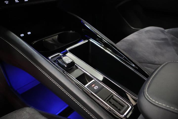 Blå Skoda Enyaq fra 2024