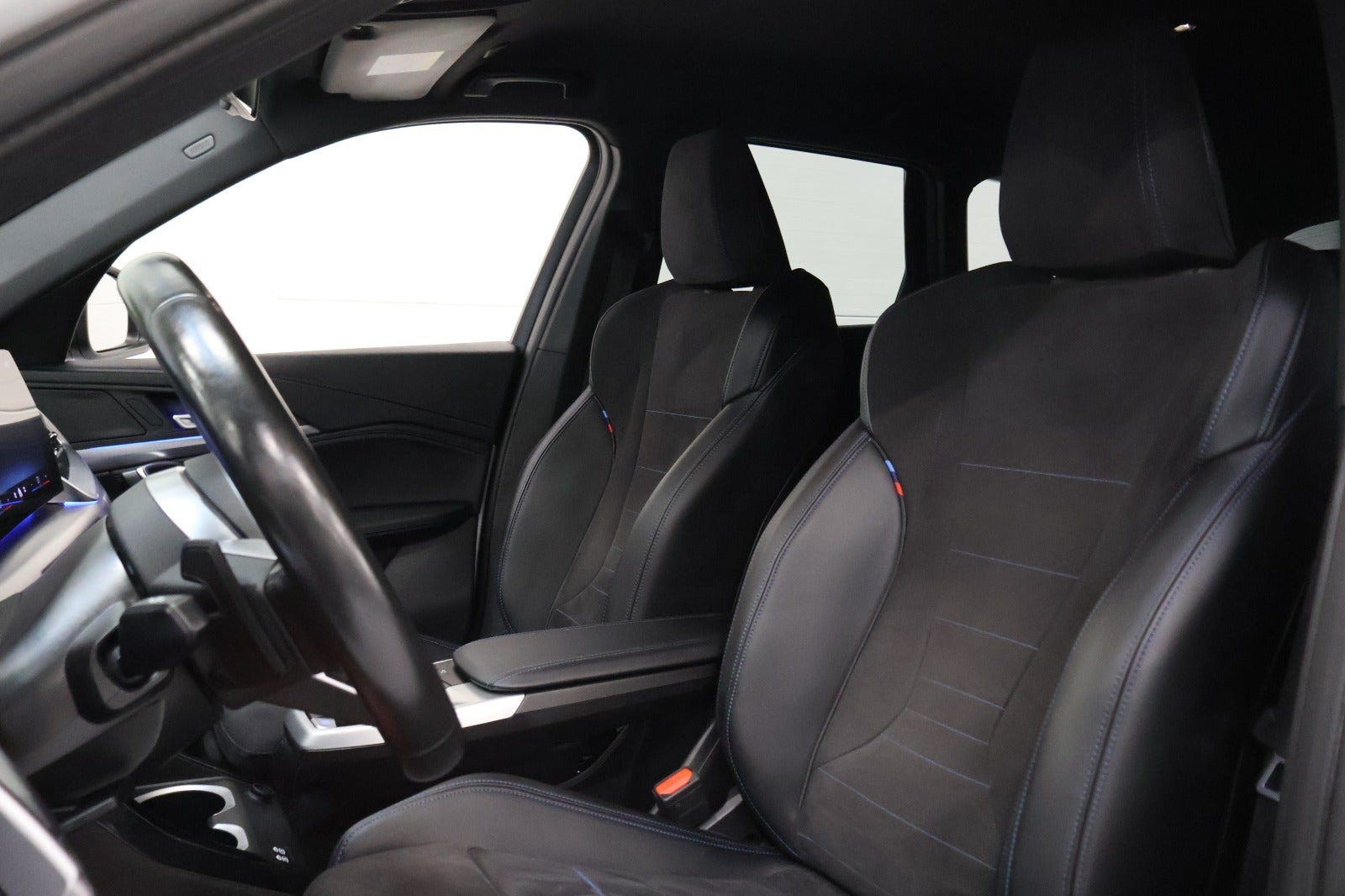 Hvid BMW iX1 fra 2025