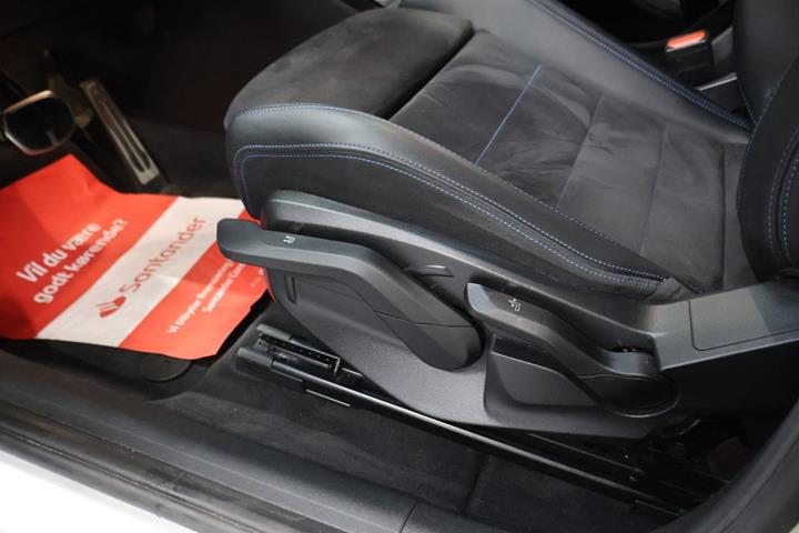 Hvid BMW iX1 fra 2025