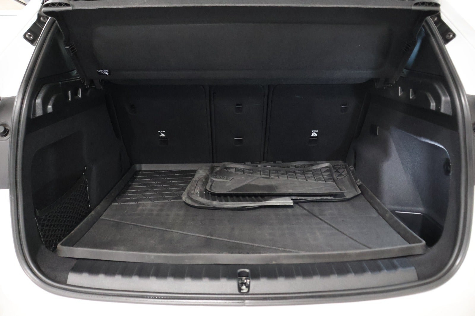 Hvid BMW iX1 fra 2025