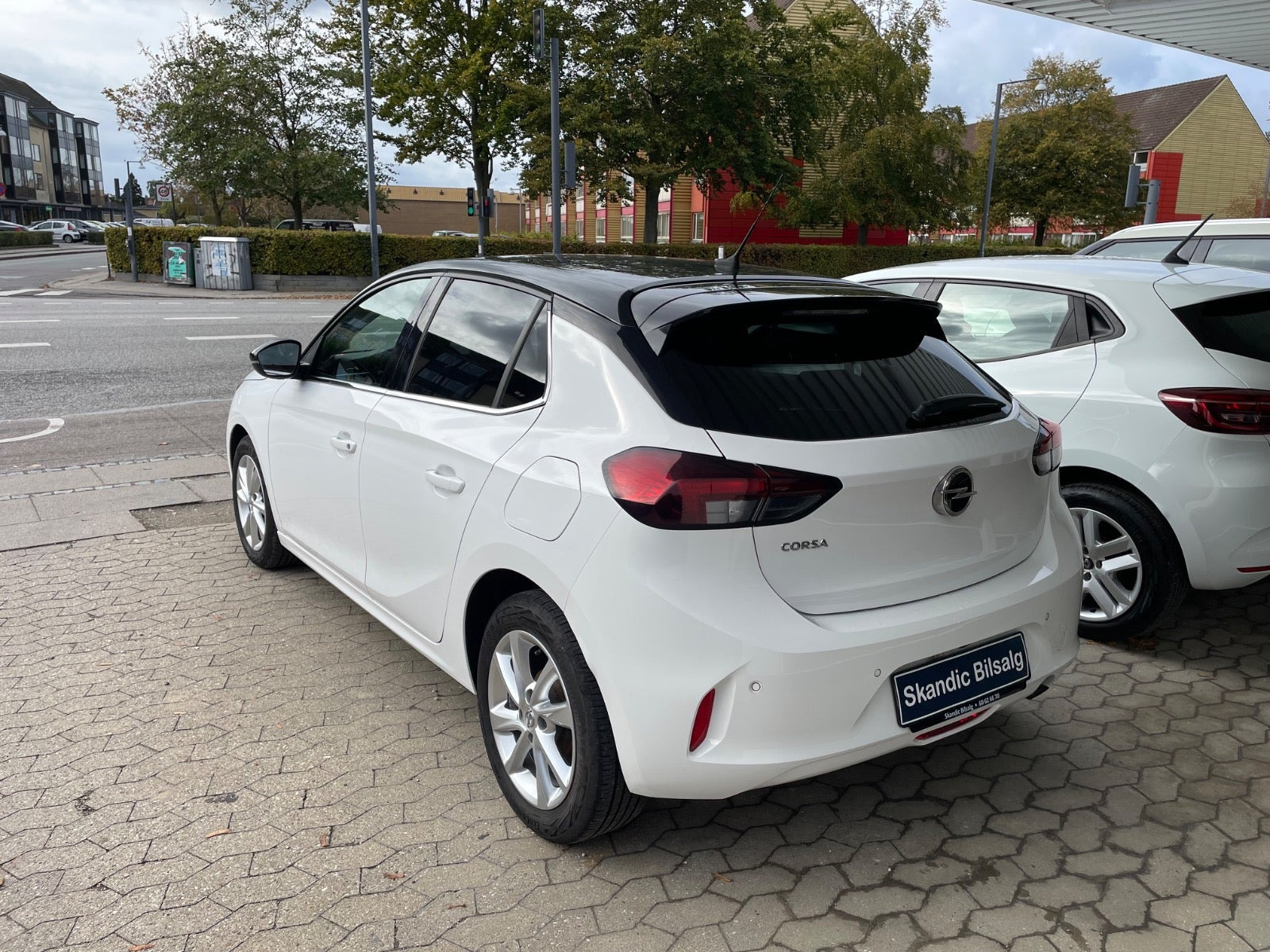 Hvid Opel Corsa fra 2021