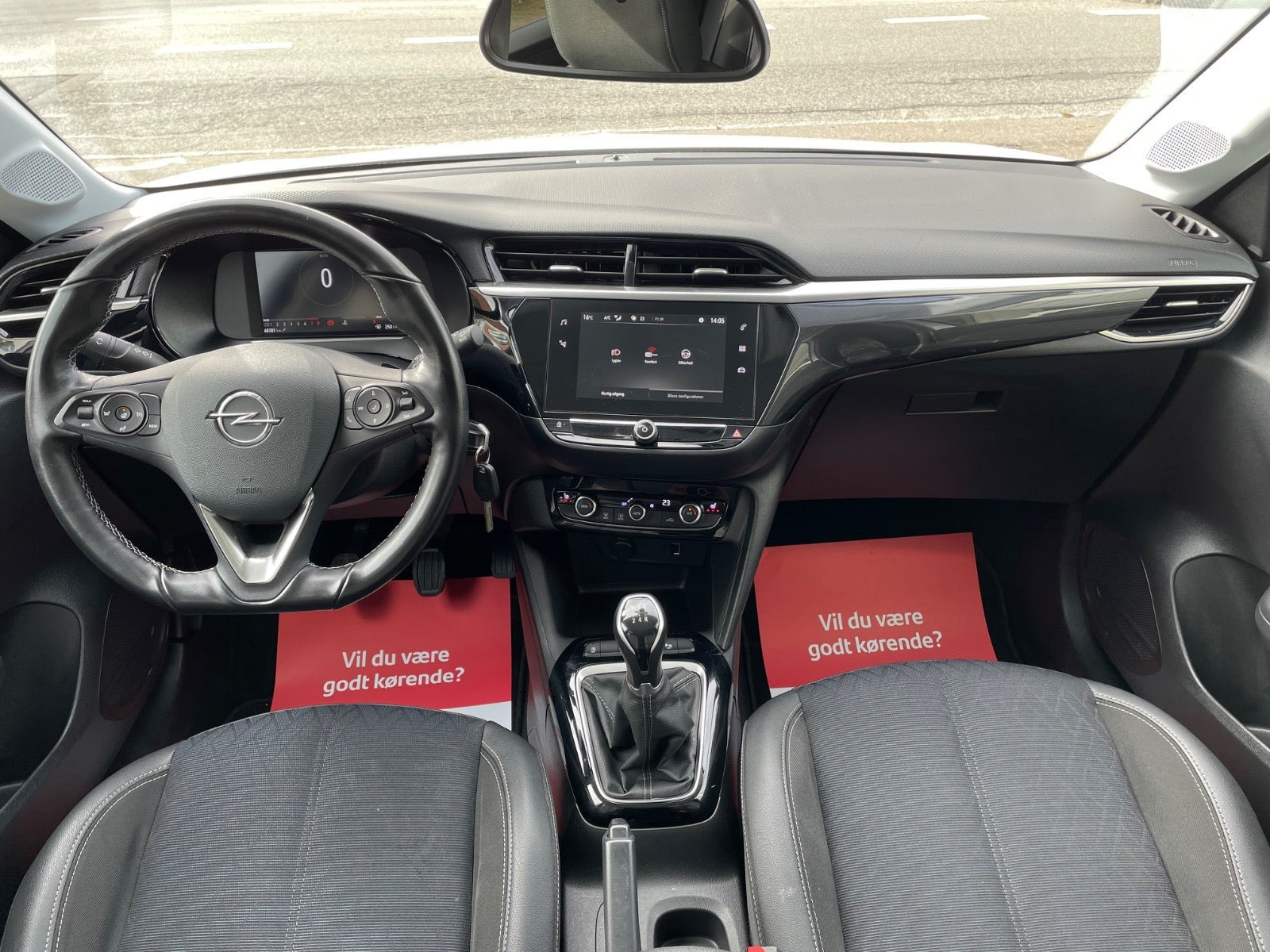 Hvid Opel Corsa fra 2021