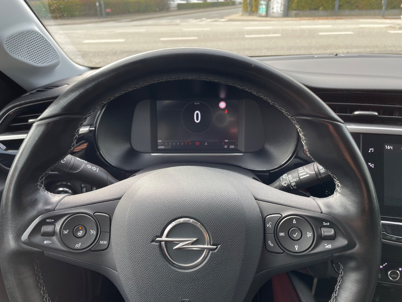 Hvid Opel Corsa fra 2021