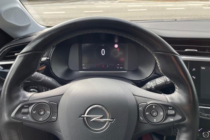 Hvid Opel Corsa fra 2021