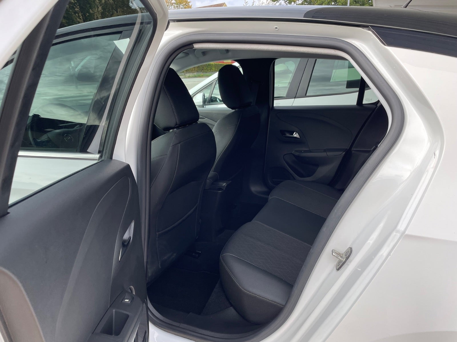 Hvid Opel Corsa fra 2021
