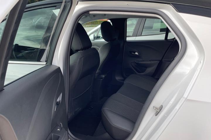 Hvid Opel Corsa fra 2021