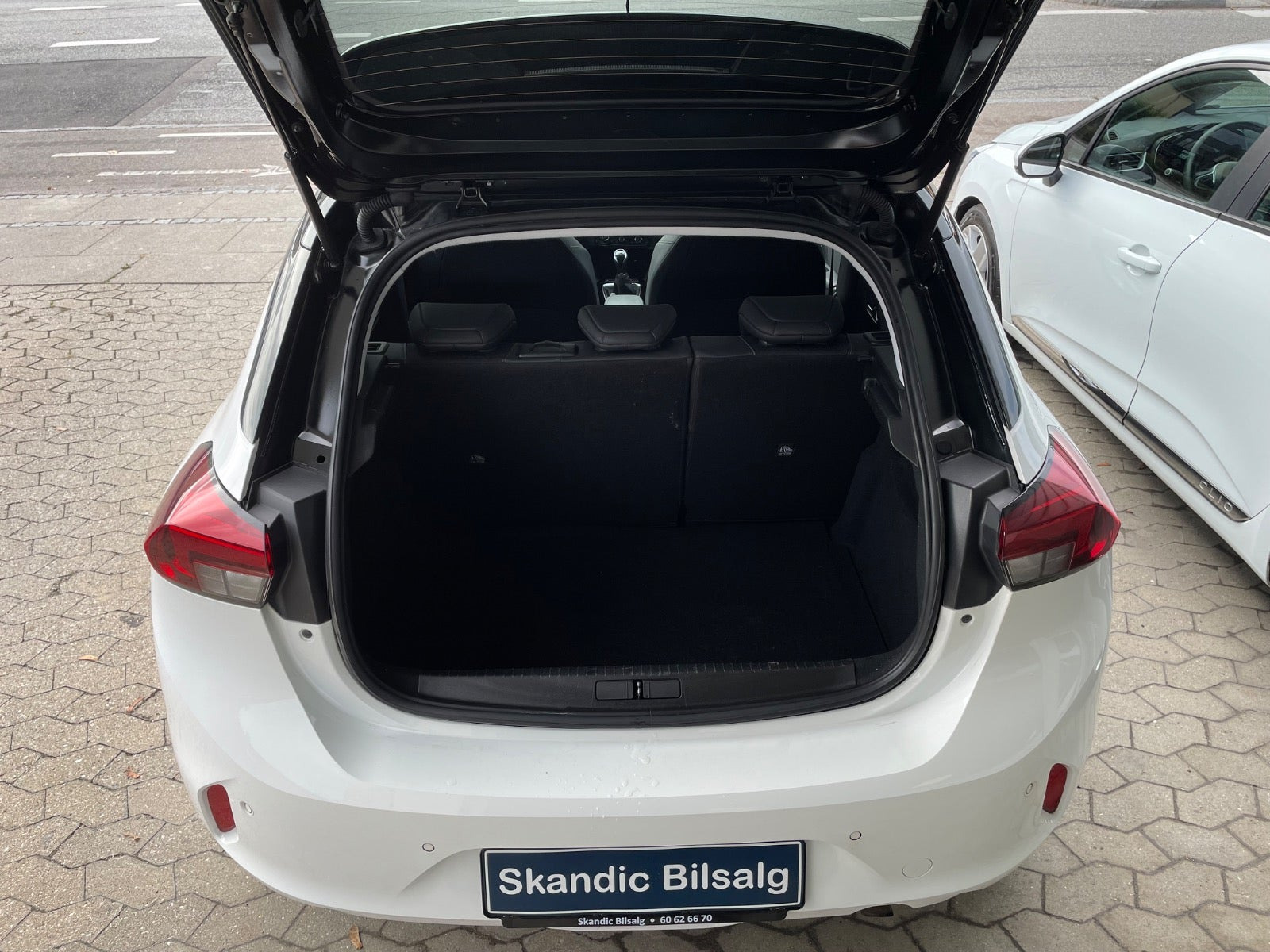 Hvid Opel Corsa fra 2021