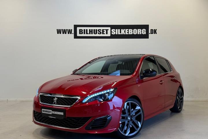 Rød Peugeot 308 fra 2016