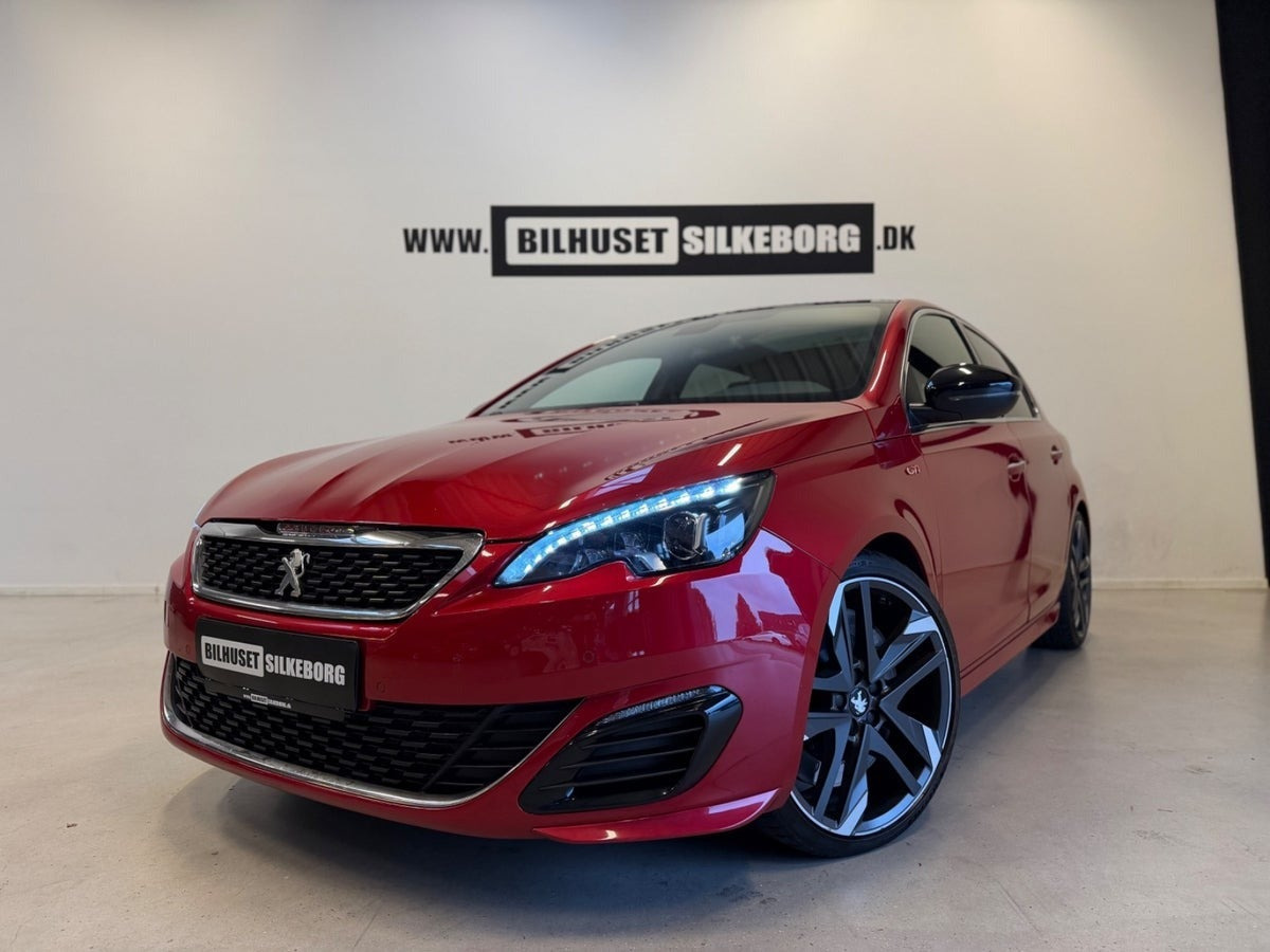 Rød Peugeot 308 fra 2016
