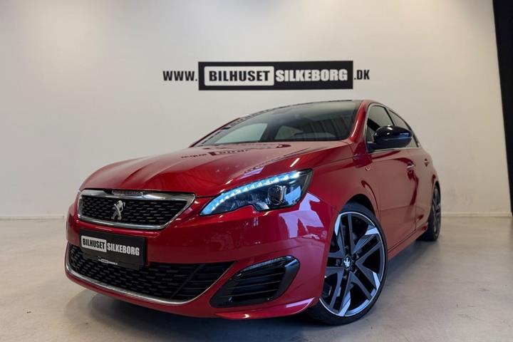 Rød Peugeot 308 fra 2016