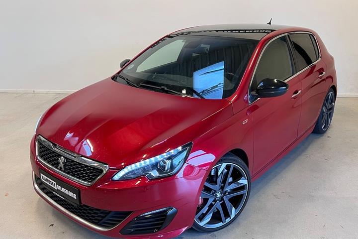 Rød Peugeot 308 fra 2016