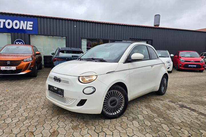 Hvid Fiat 500e fra 2023