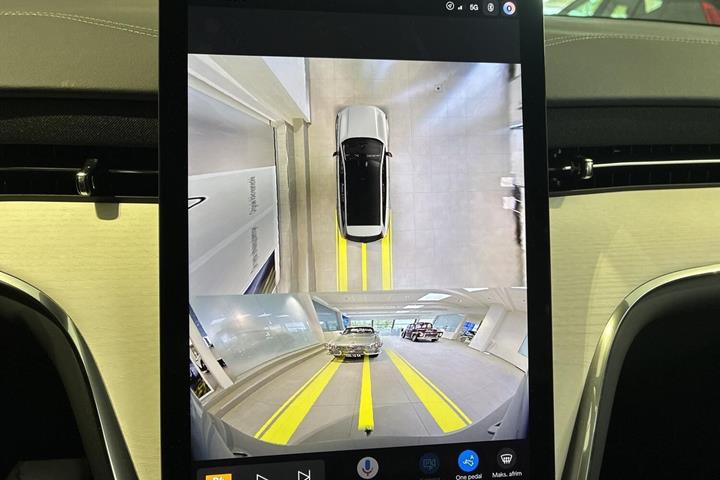 Grå Volvo EX90 fra 2025