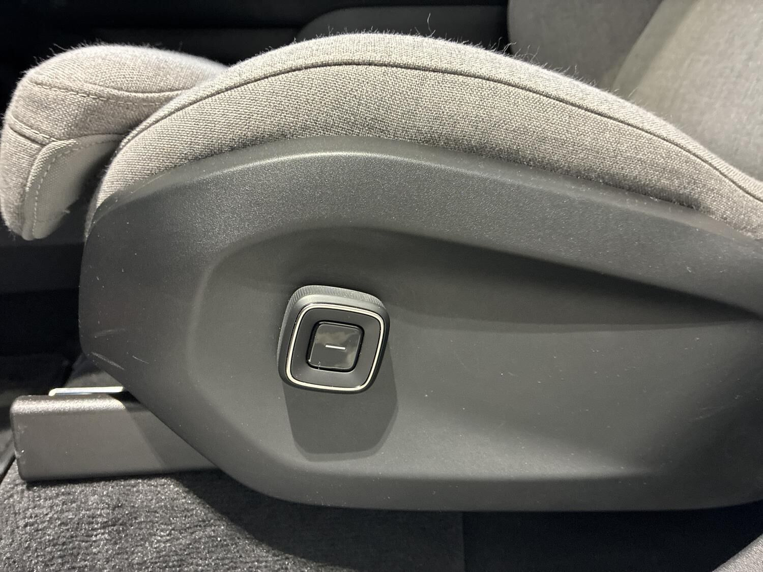 Grå Volvo EX90 fra 2025