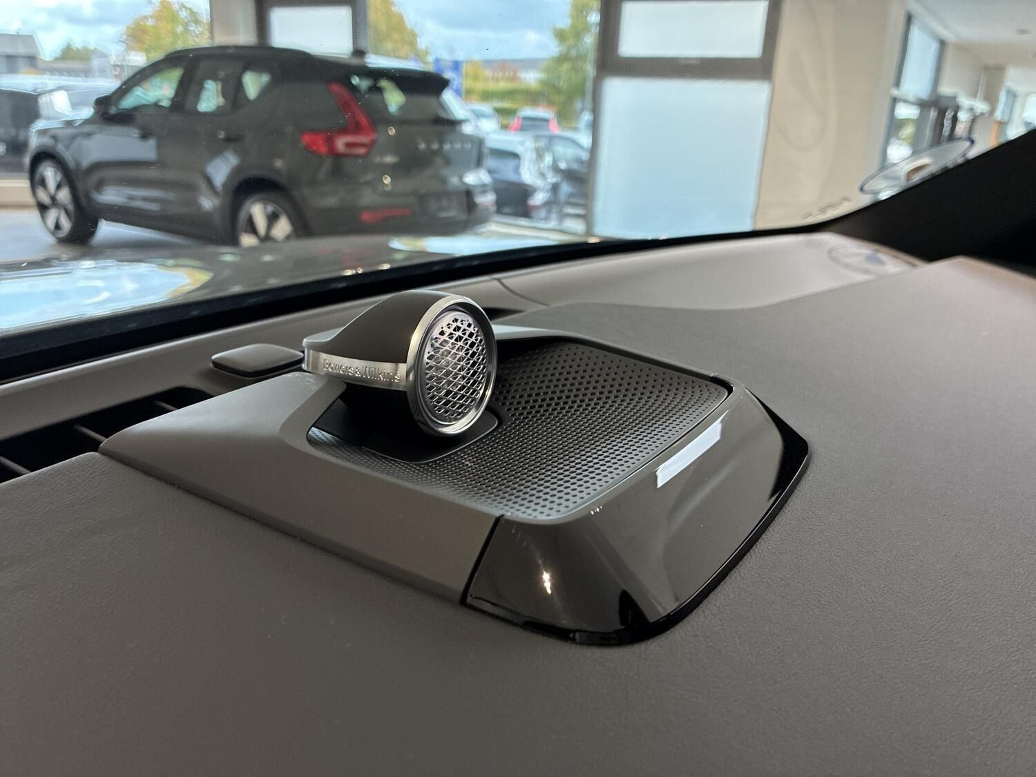 Grå Volvo EX90 fra 2025