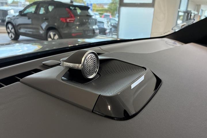 Grå Volvo EX90 fra 2025
