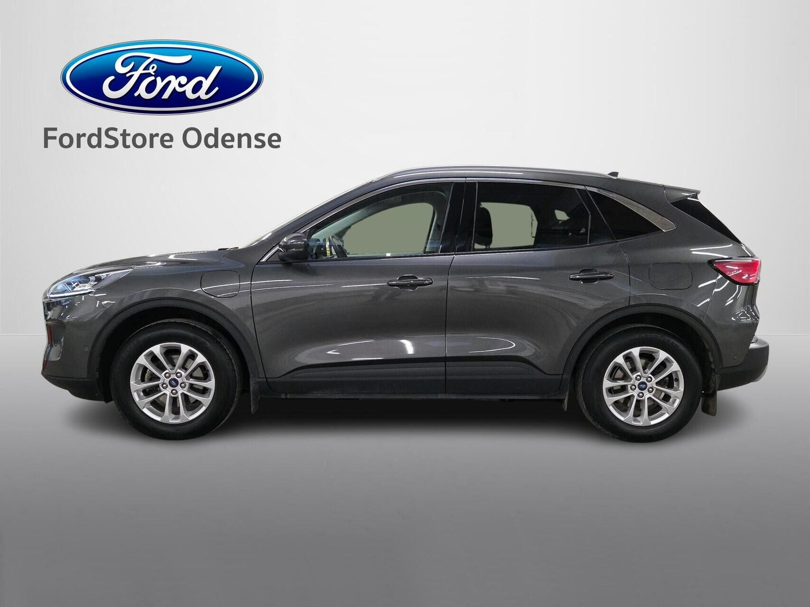 Grå Ford Kuga fra 2021