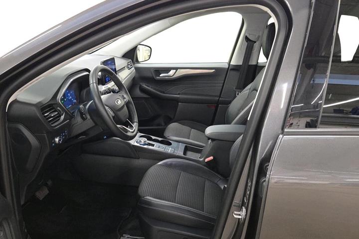 Grå Ford Kuga fra 2021