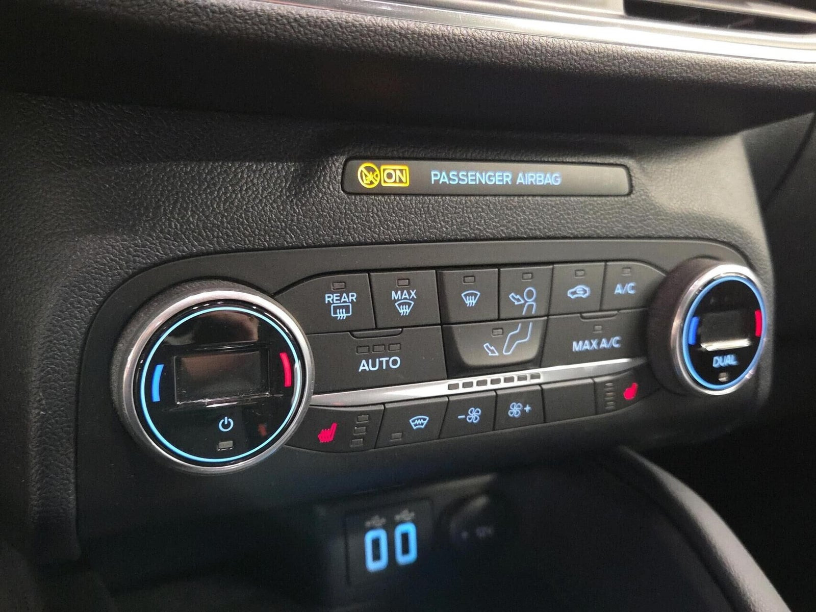 Grå Ford Kuga fra 2021
