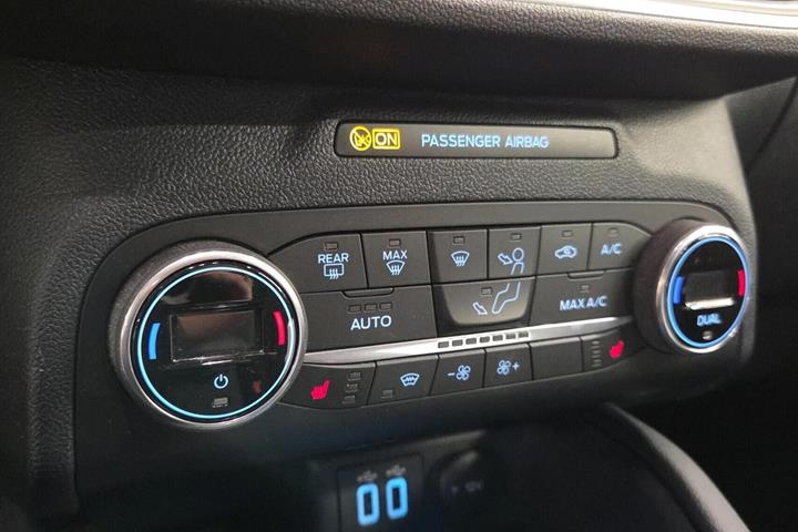 Grå Ford Kuga fra 2021