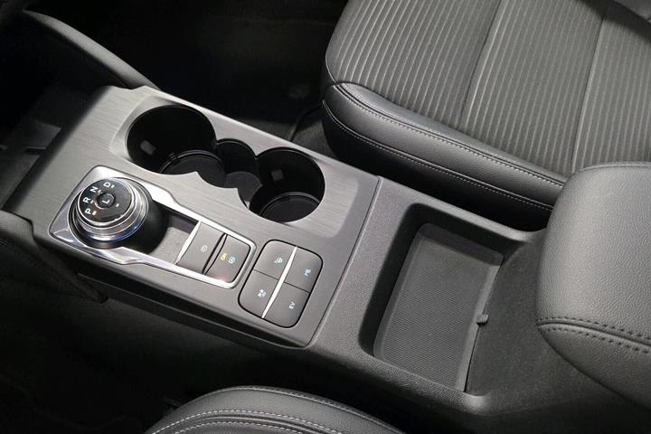 Grå Ford Kuga fra 2021