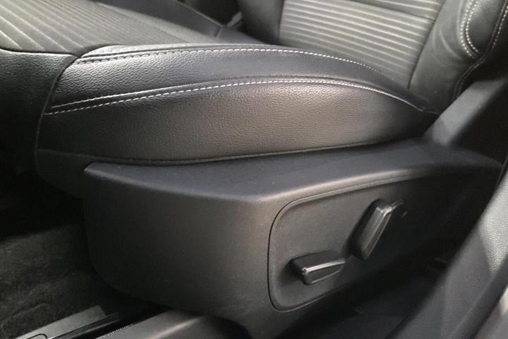 Grå Ford Kuga fra 2021