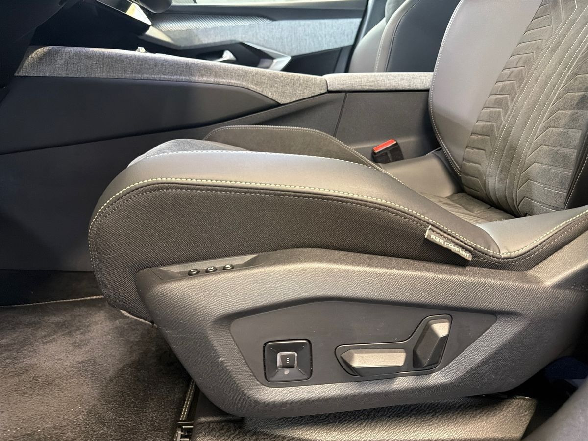 Sort Peugeot e-3008 fra 2025