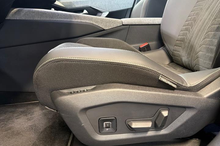 Sort Peugeot e-3008 fra 2025