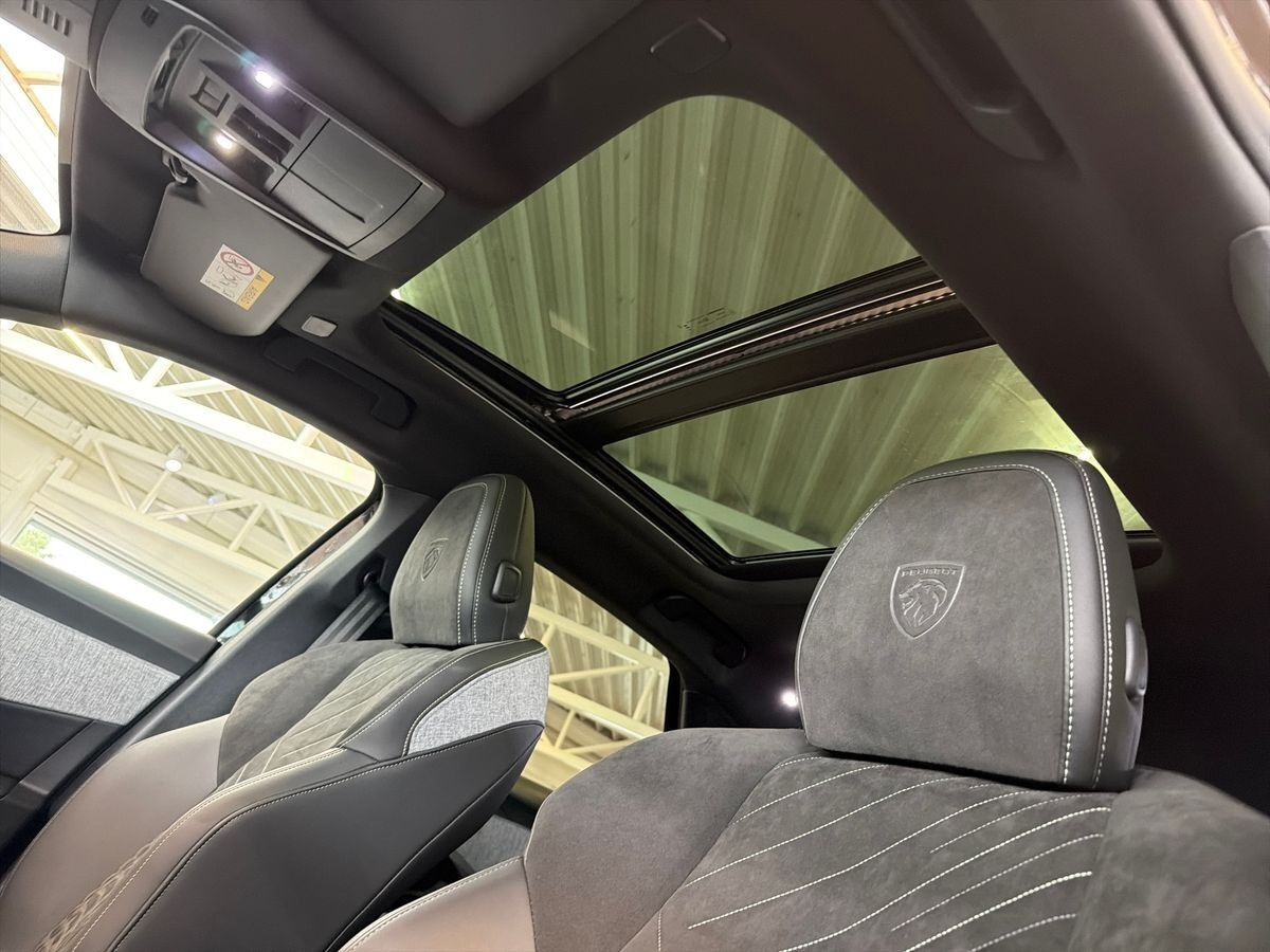 Sort Peugeot e-3008 fra 2025
