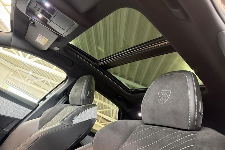 Sort Peugeot e-3008 fra 2025