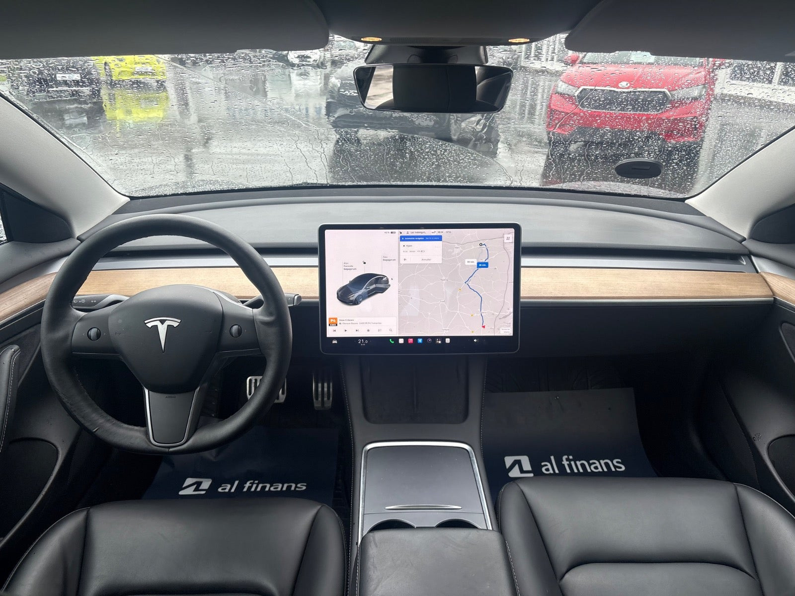 Grå Tesla Model 3 fra 2021