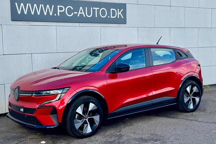 Rød Renault Megane E-Tech fra 2023