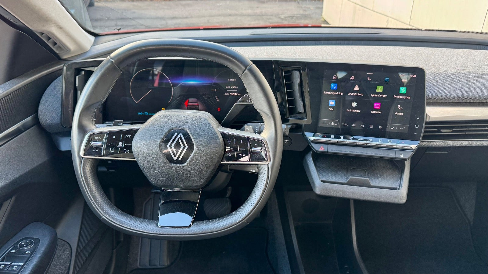 Rød Renault Megane E-Tech fra 2023