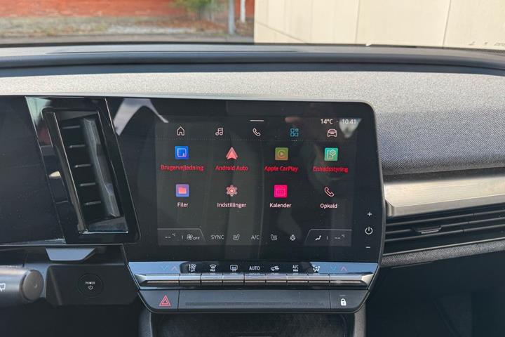 Rød Renault Megane E-Tech fra 2023