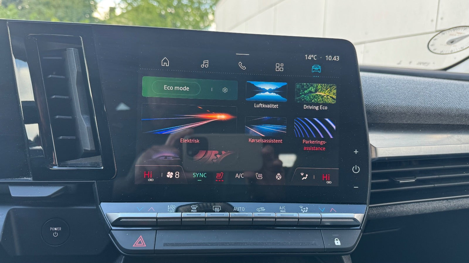 Rød Renault Megane E-Tech fra 2023