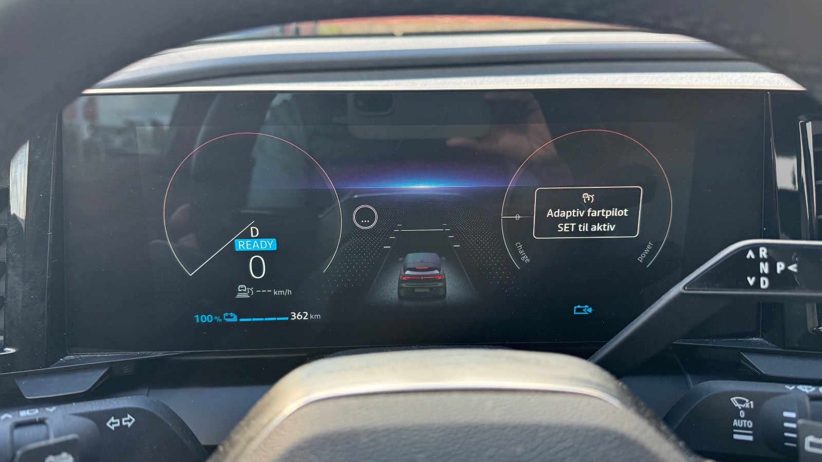 Rød Renault Megane E-Tech fra 2023