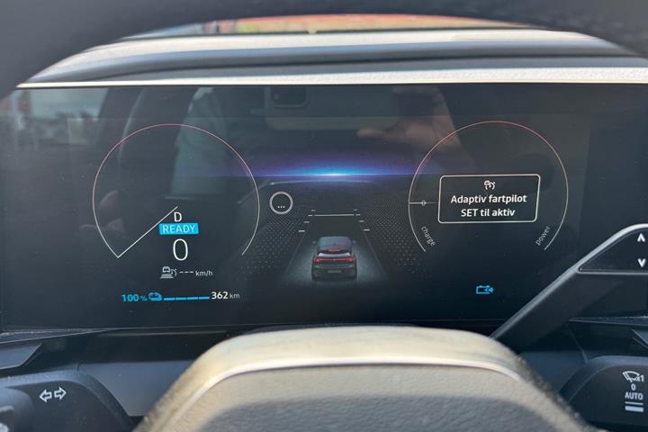 Rød Renault Megane E-Tech fra 2023