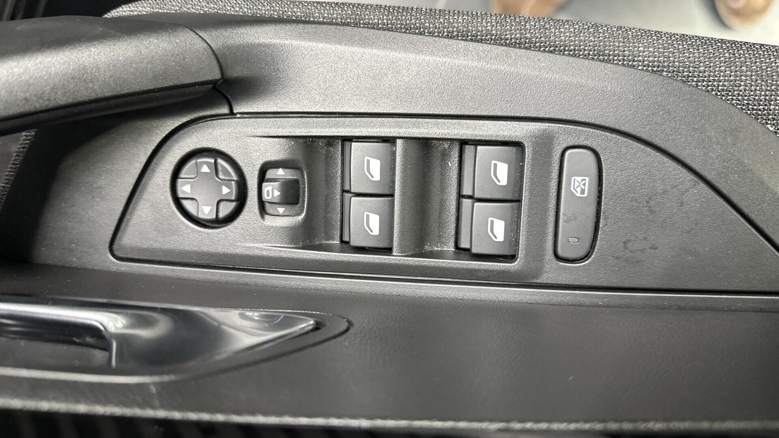 Sort Peugeot e-2008 fra 2025