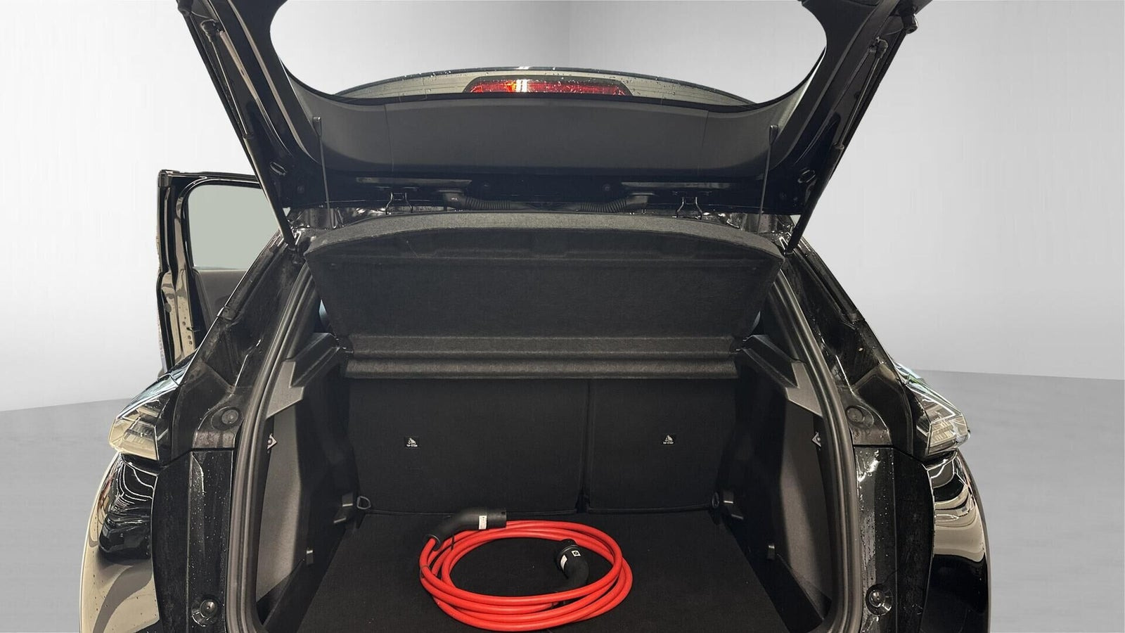Sort Peugeot e-2008 fra 2025
