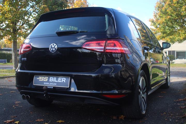 Sort VW Golf VII fra 2016