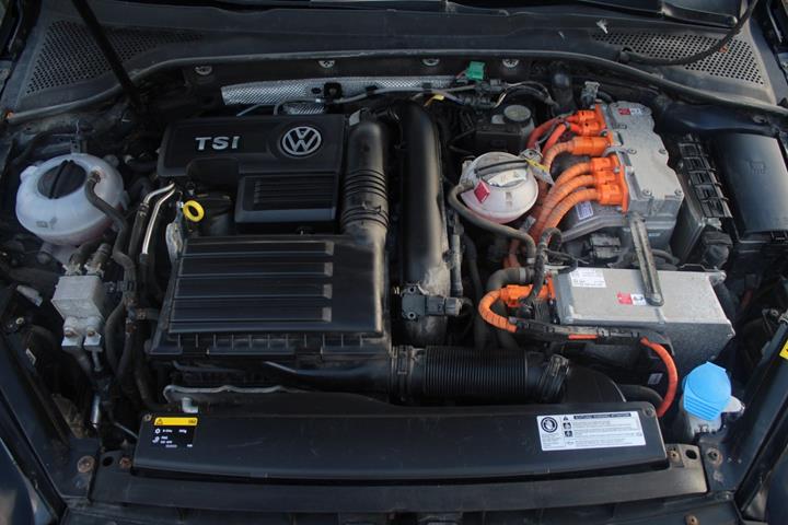 Sort VW Golf VII fra 2016