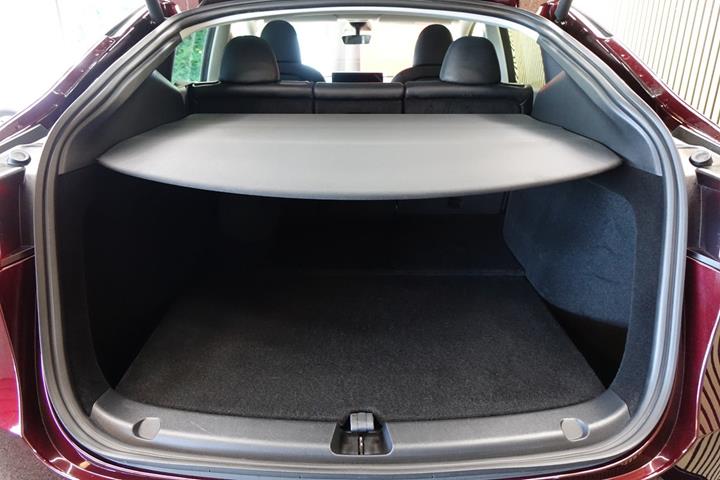 Rød Tesla Model Y fra 2024