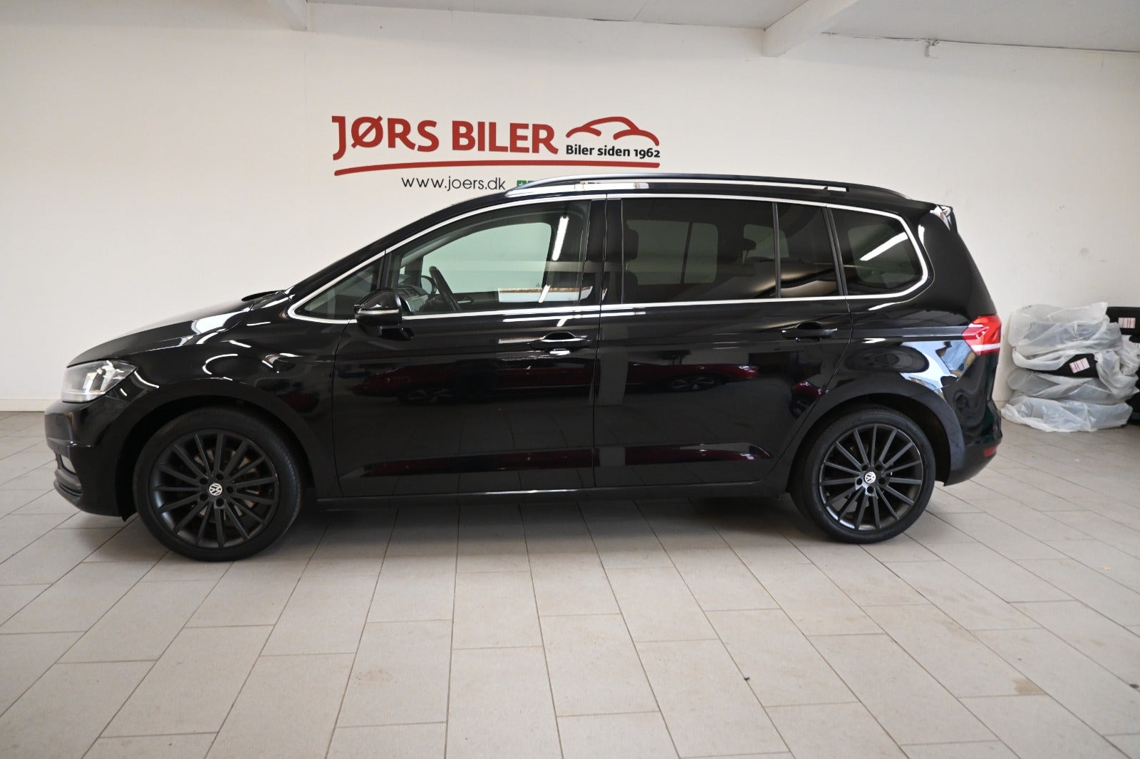 Sort VW Touran fra 2018